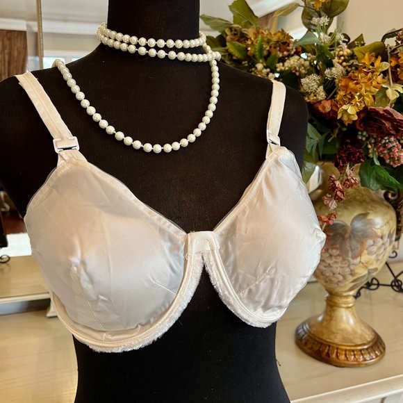 Vintage Franco' by Graceform Minimizing Bra Hand Sewn with Velvet In White - Picture 2 of 16